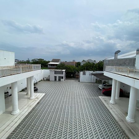 Griya Rw Family Guest House Redpartner Surakarta  Bagian luar foto