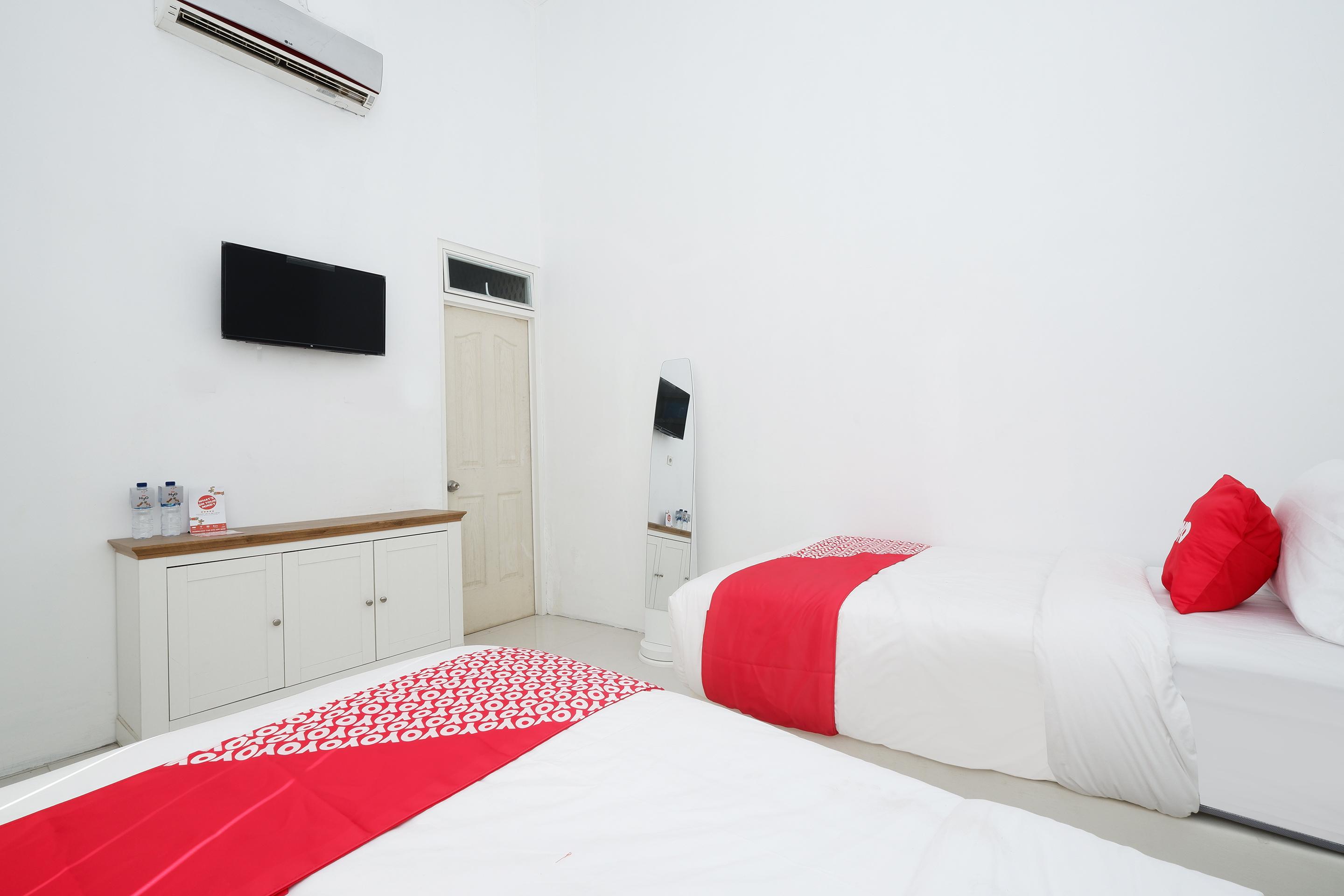 Griya Rw Family Guest House Redpartner Surakarta  Bagian luar foto