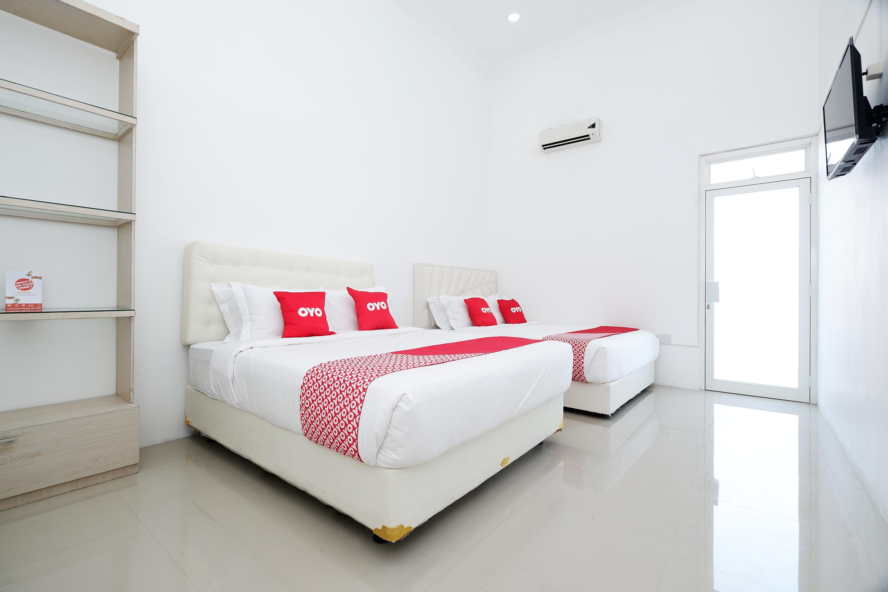 Griya Rw Family Guest House Redpartner Surakarta  Bagian luar foto