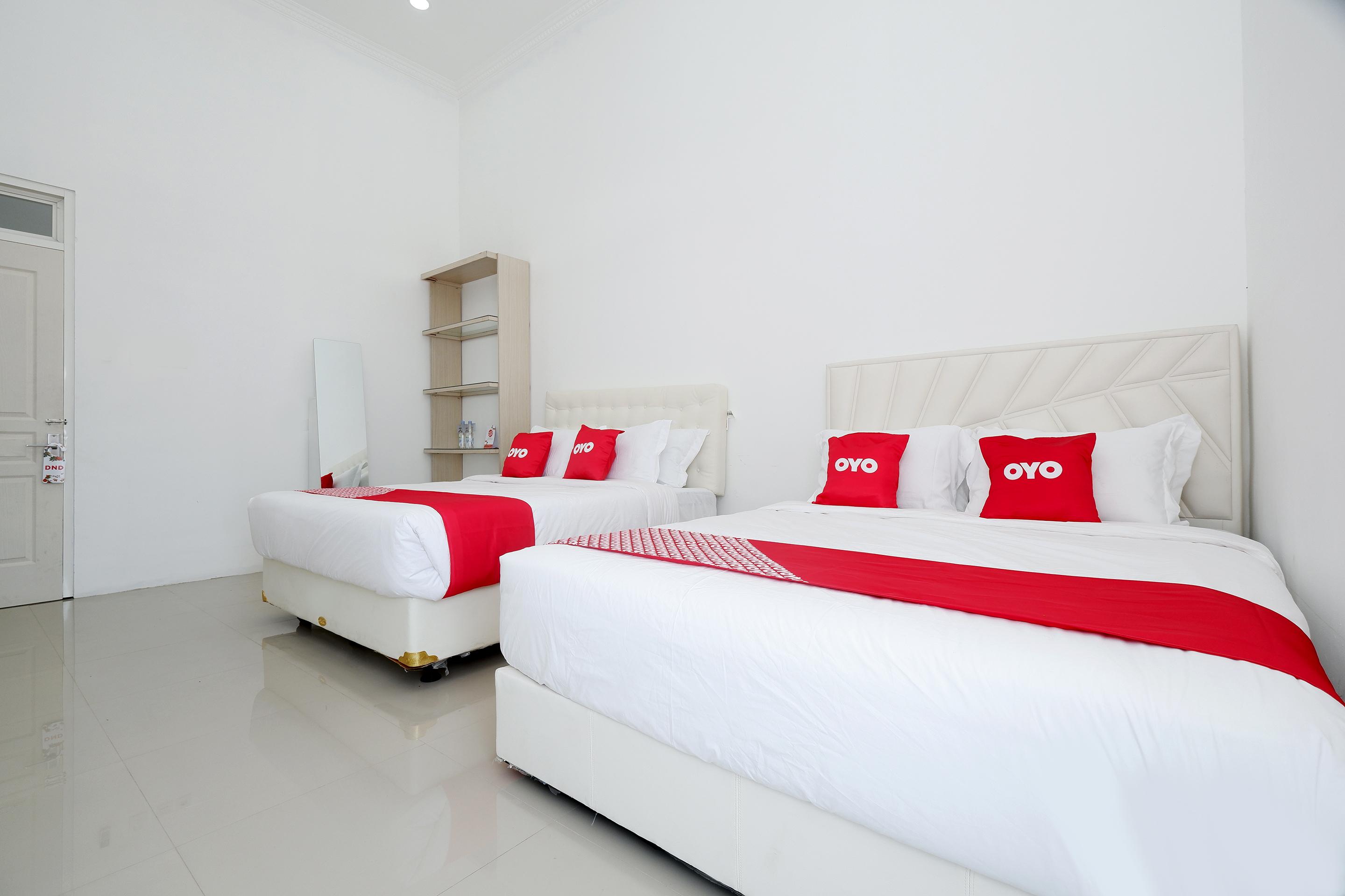 Griya Rw Family Guest House Redpartner Surakarta  Bagian luar foto