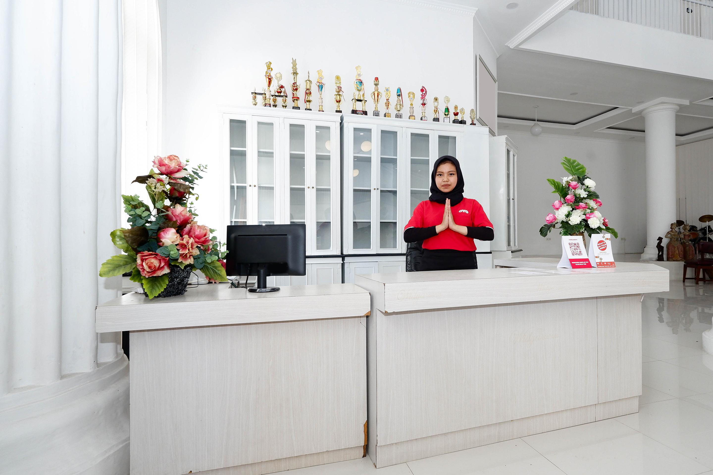 Griya Rw Family Guest House Redpartner Surakarta  Bagian luar foto