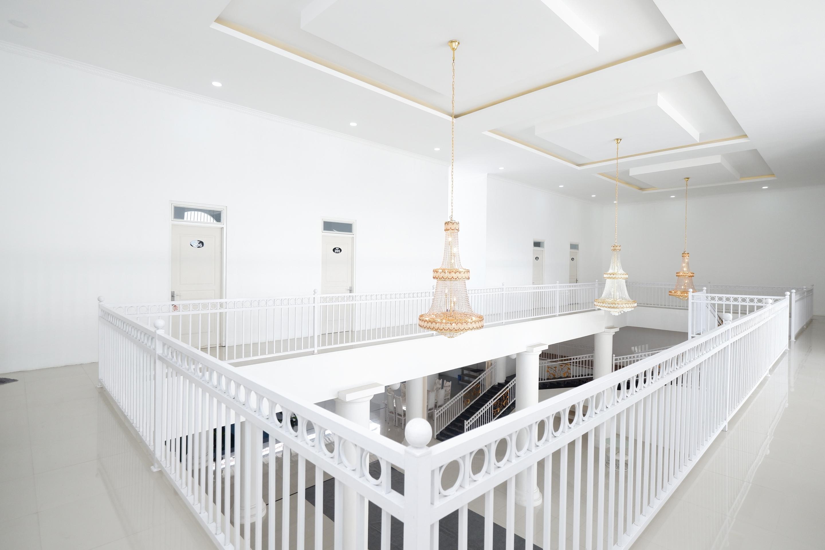 Griya Rw Family Guest House Redpartner Surakarta  Bagian luar foto