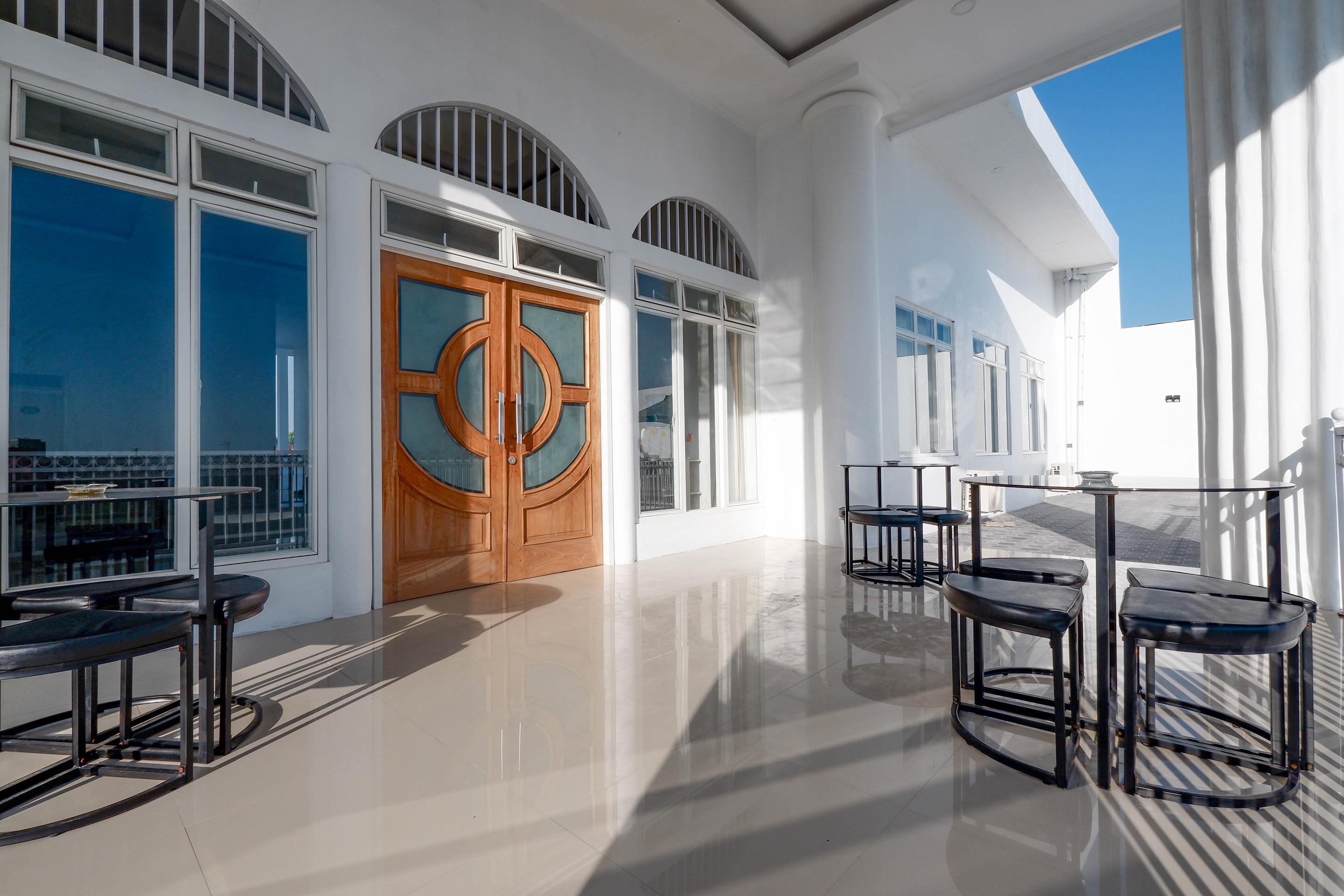 Griya Rw Family Guest House Redpartner Surakarta  Bagian luar foto
