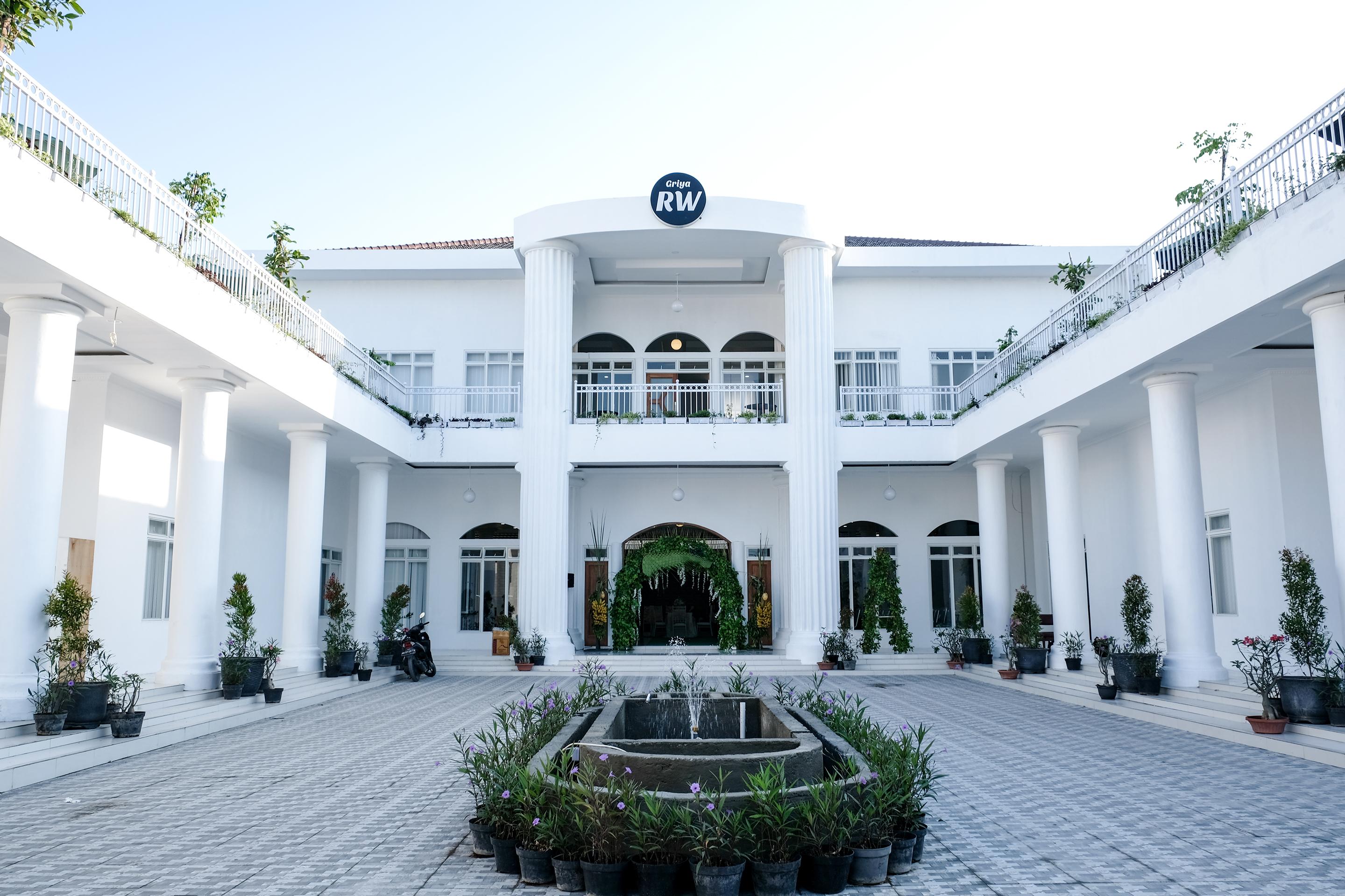 Griya Rw Family Guest House Redpartner Surakarta  Bagian luar foto