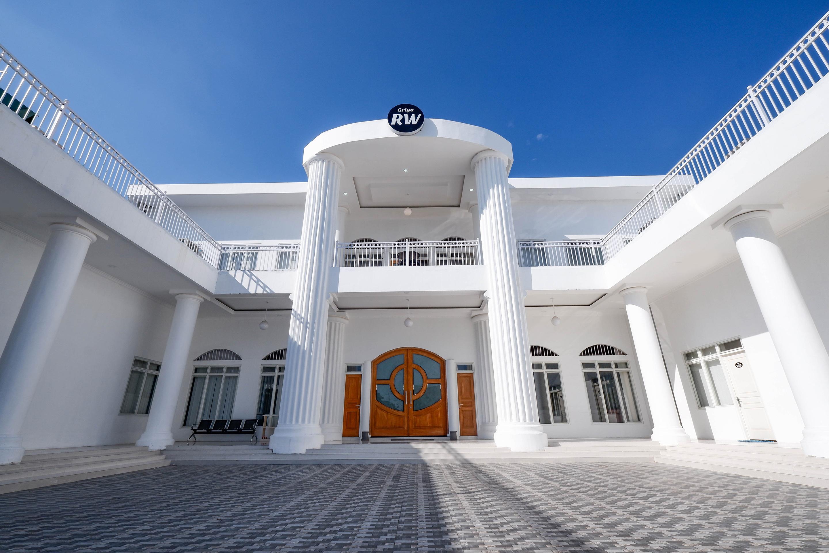 Griya Rw Family Guest House Redpartner Surakarta  Bagian luar foto
