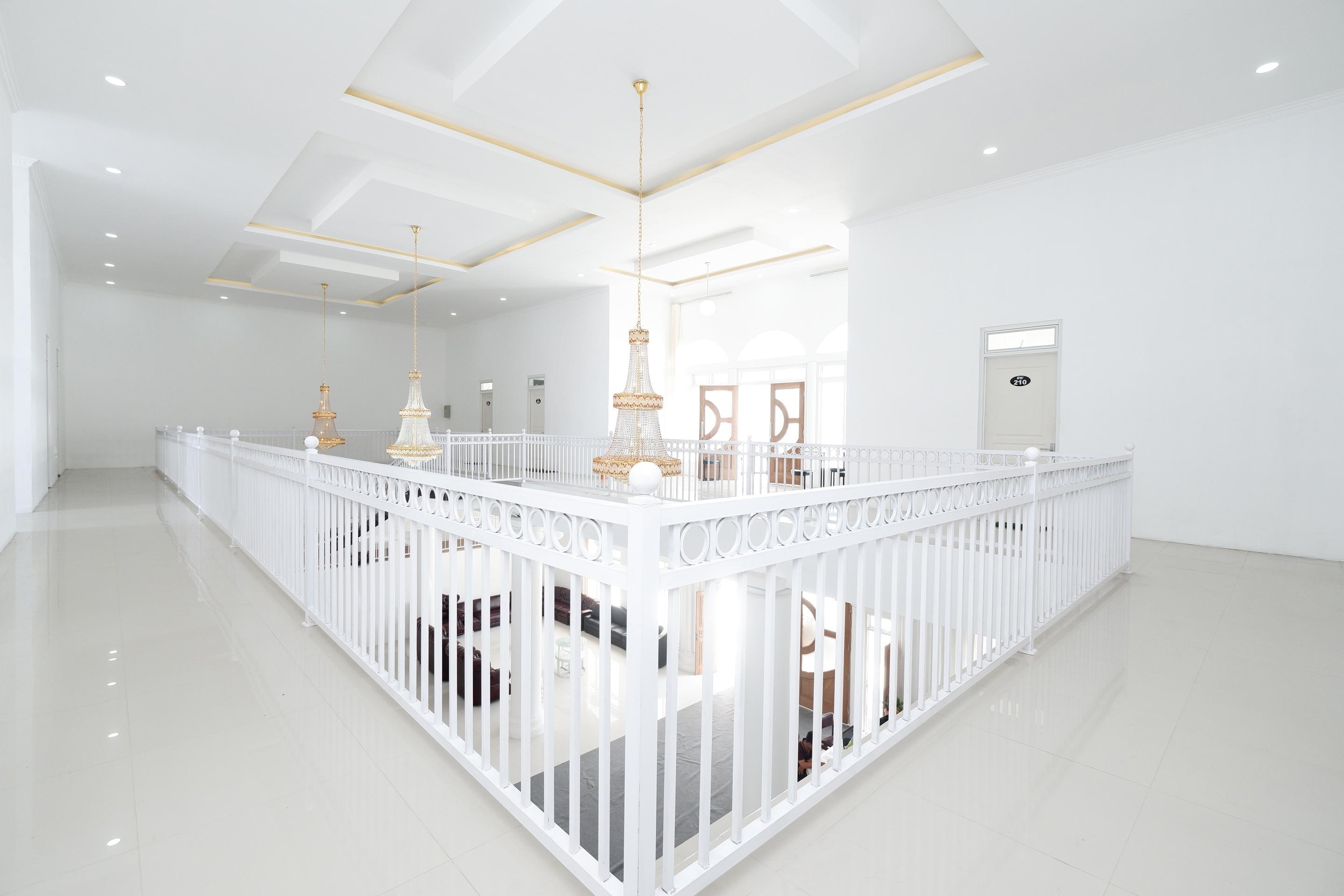 Griya Rw Family Guest House Redpartner Surakarta  Bagian luar foto