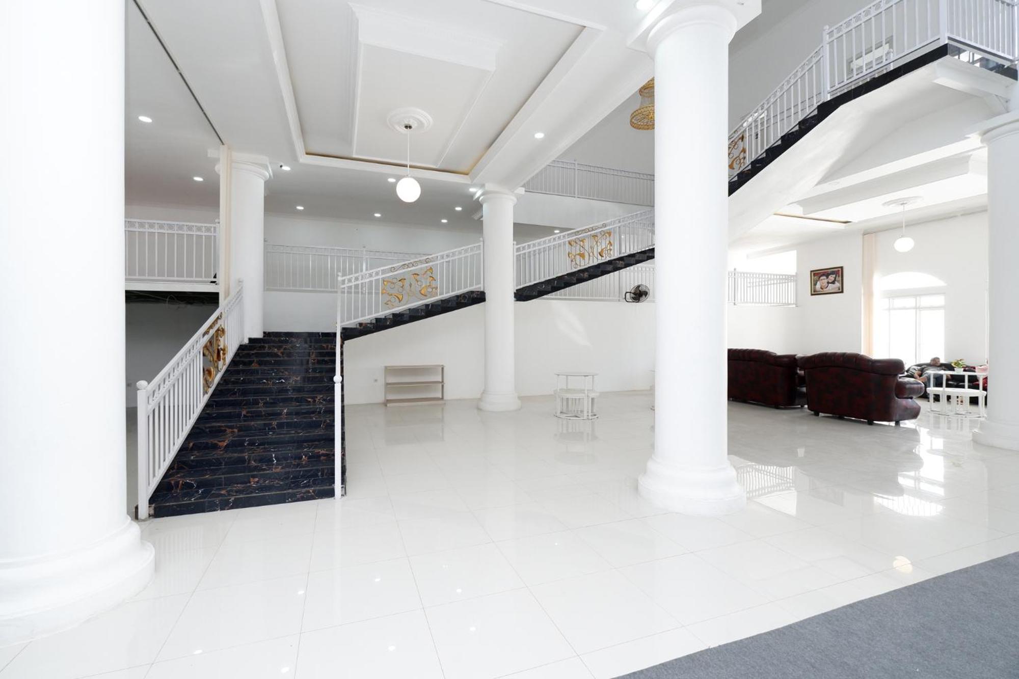 Griya Rw Family Guest House Redpartner Surakarta  Bagian luar foto