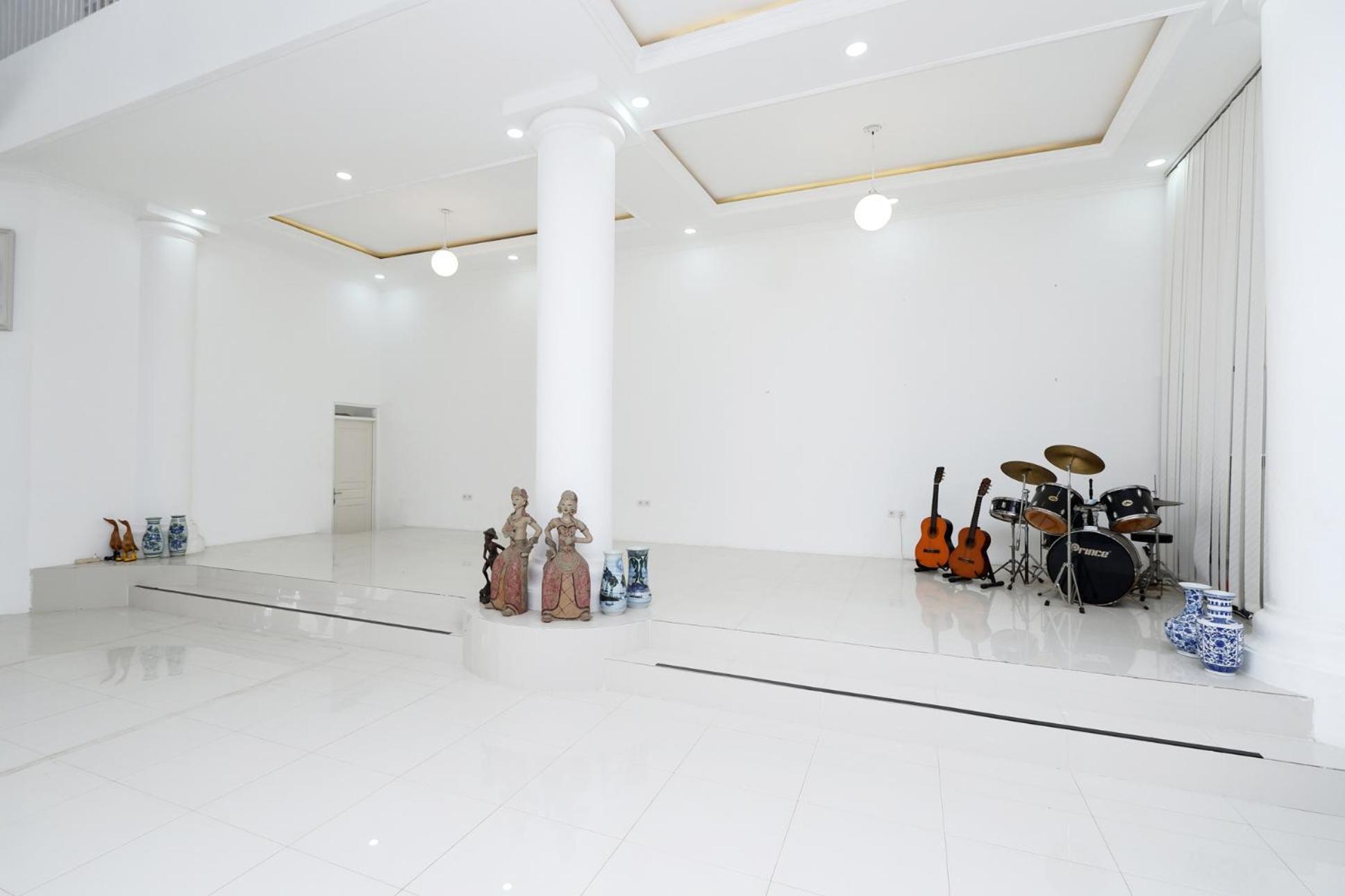 Griya Rw Family Guest House Redpartner Surakarta  Bagian luar foto