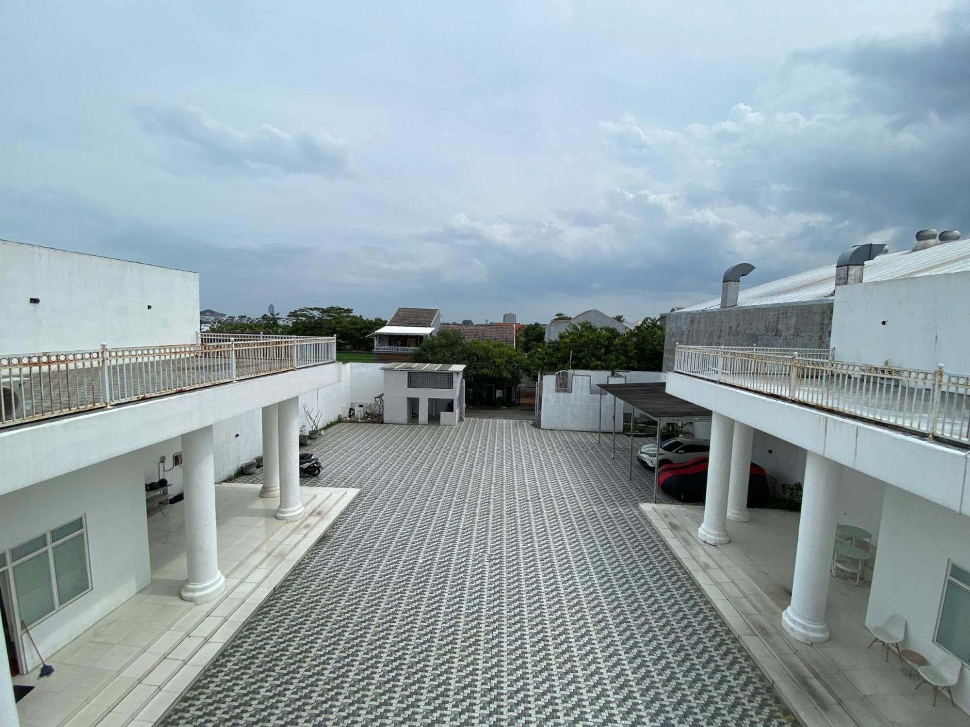 Griya Rw Family Guest House Redpartner Surakarta  Bagian luar foto