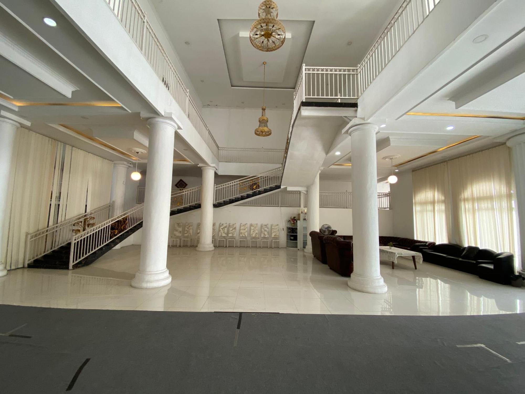 Griya Rw Family Guest House Redpartner Surakarta  Bagian luar foto