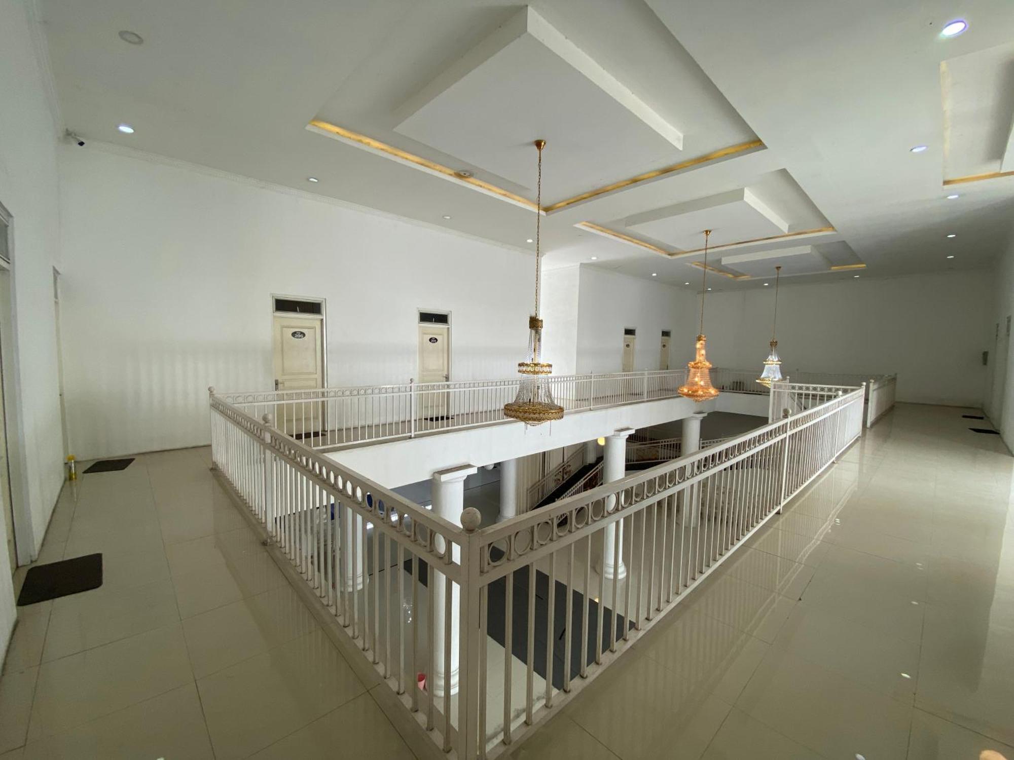 Griya Rw Family Guest House Redpartner Surakarta  Bagian luar foto