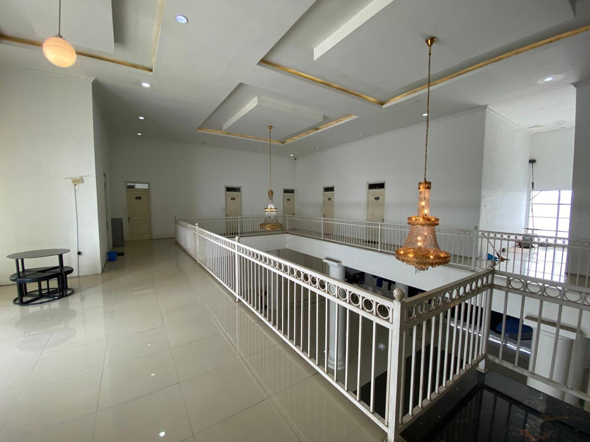 Griya Rw Family Guest House Redpartner Surakarta  Bagian luar foto