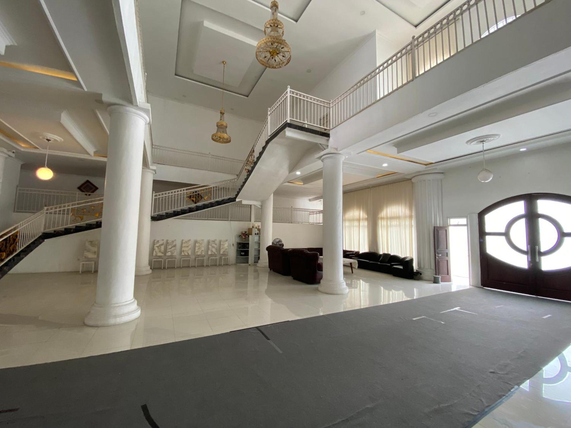 Griya Rw Family Guest House Redpartner Surakarta  Bagian luar foto