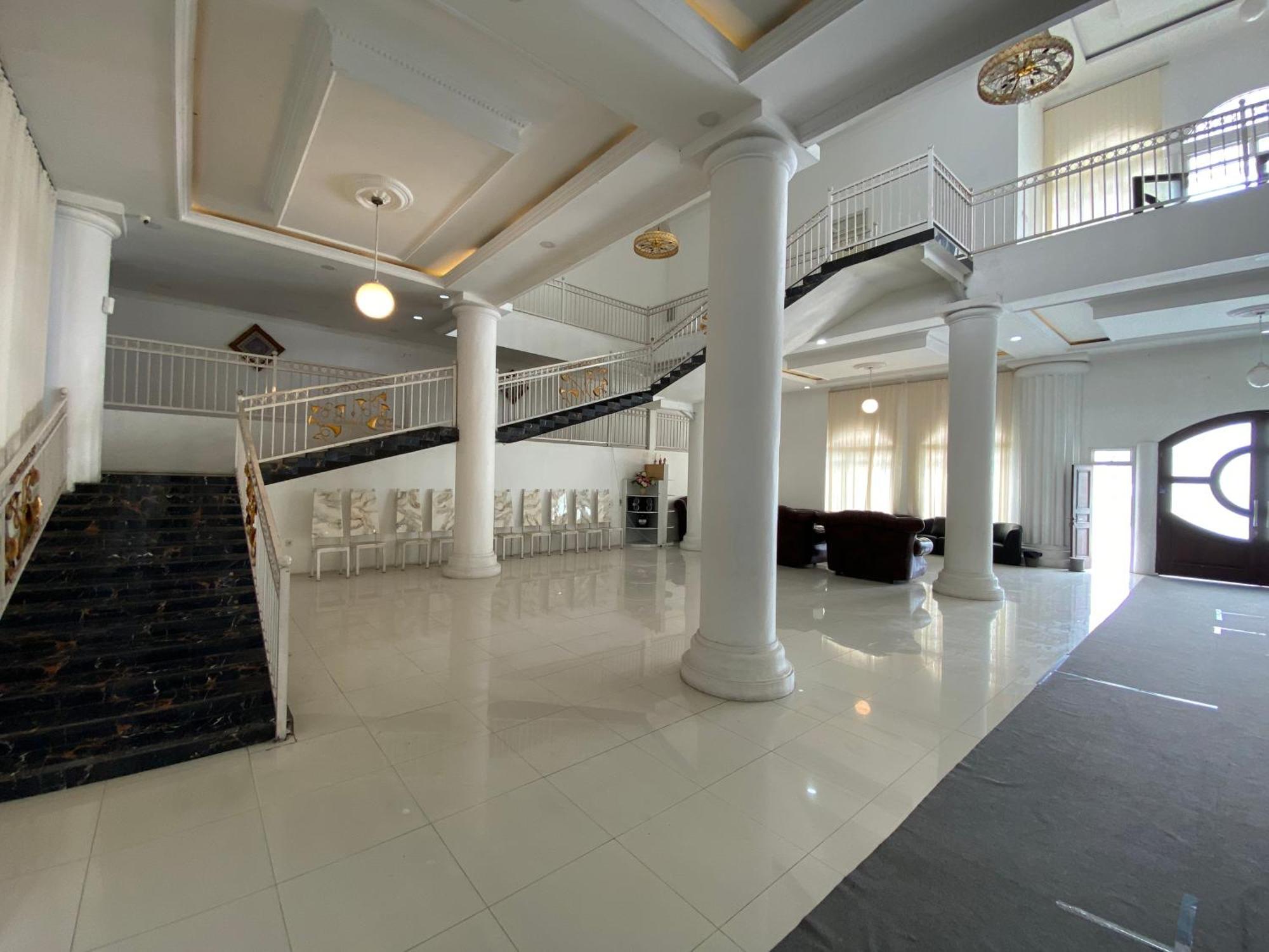 Griya Rw Family Guest House Redpartner Surakarta  Bagian luar foto