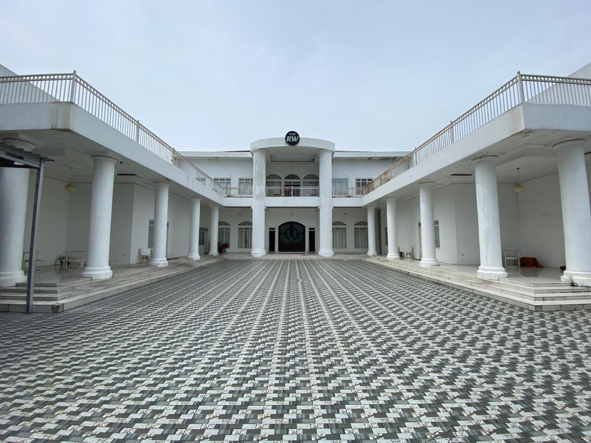 Griya Rw Family Guest House Redpartner Surakarta  Bagian luar foto