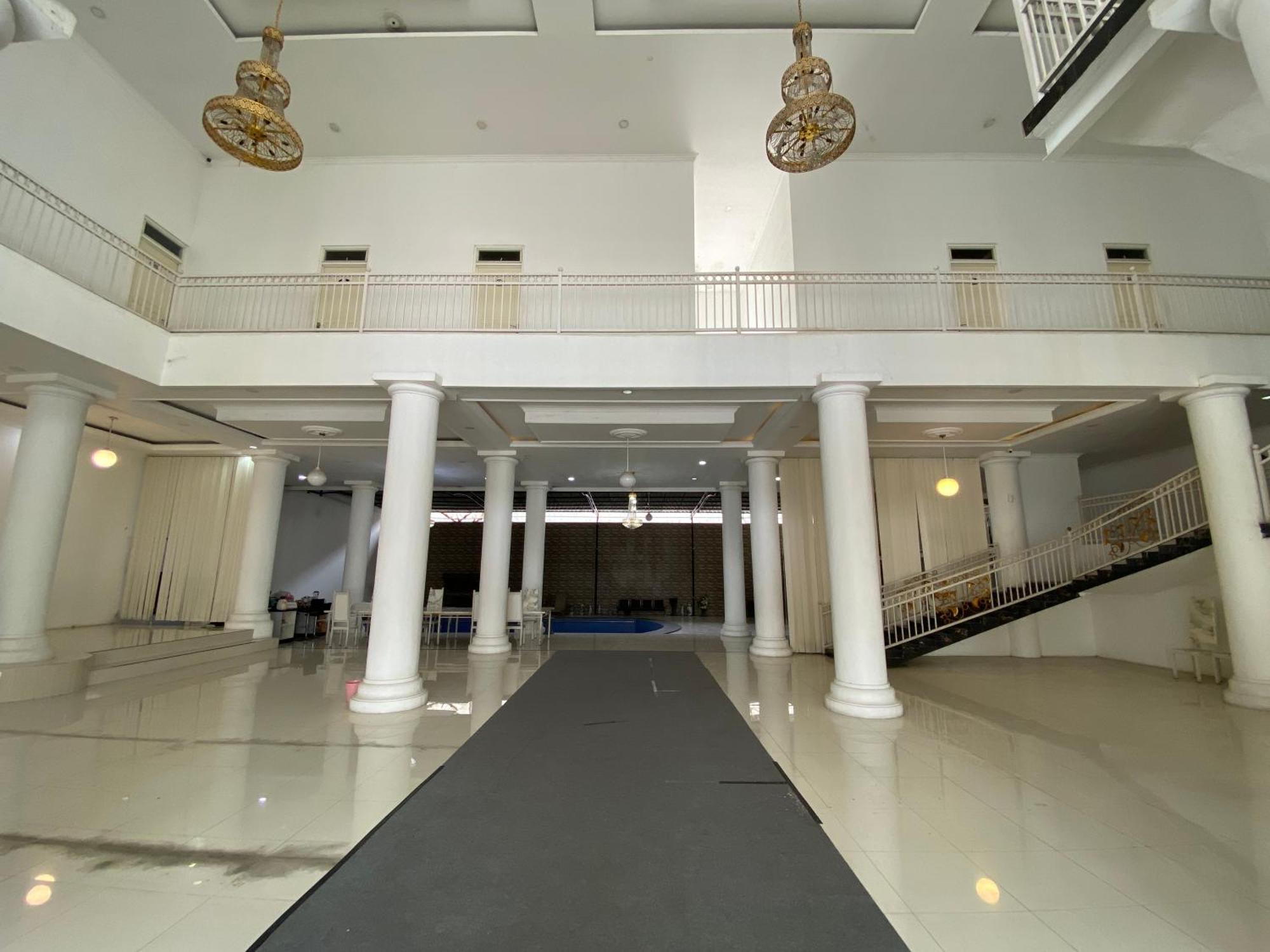 Griya Rw Family Guest House Redpartner Surakarta  Bagian luar foto