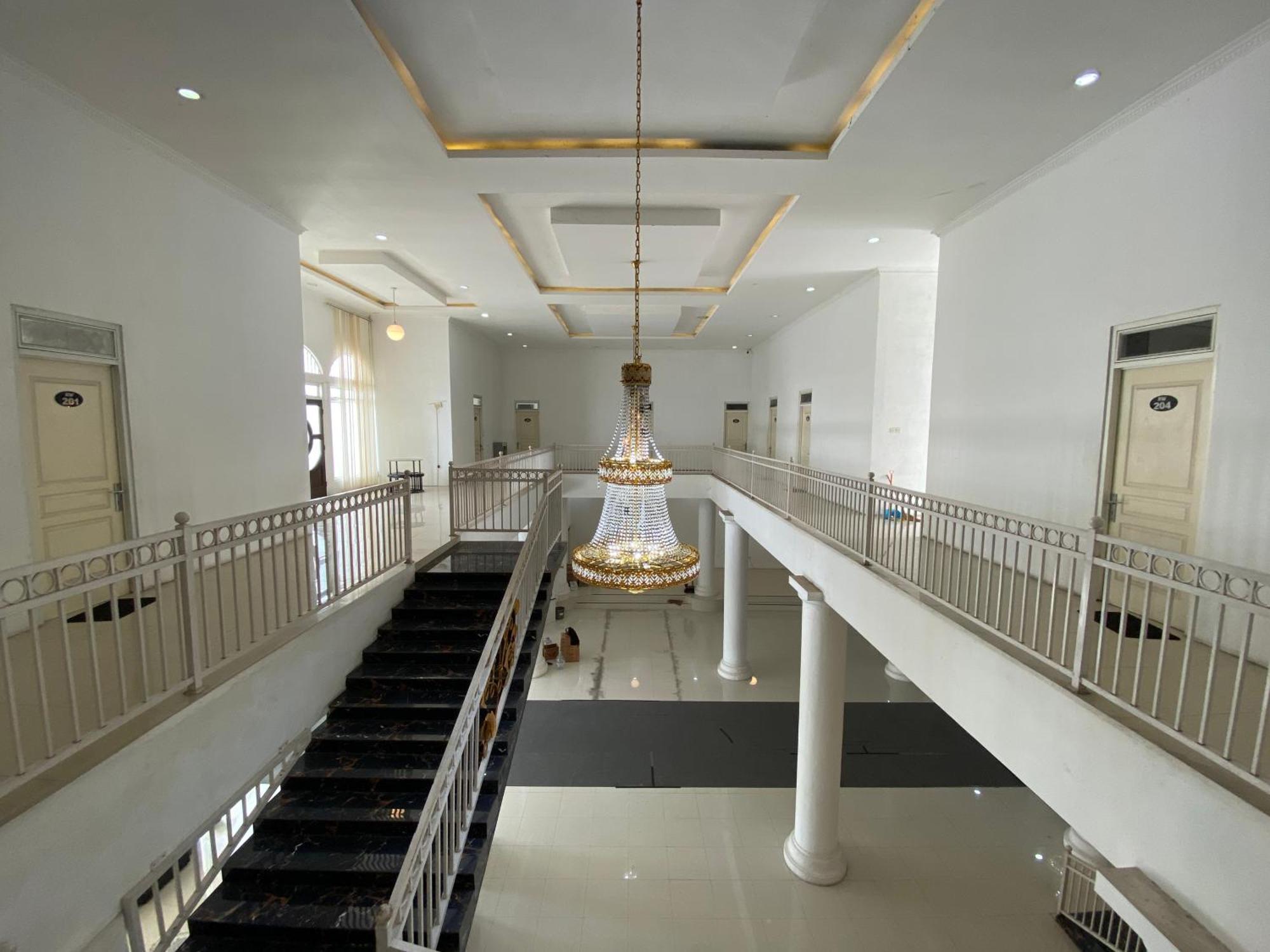 Griya Rw Family Guest House Redpartner Surakarta  Bagian luar foto