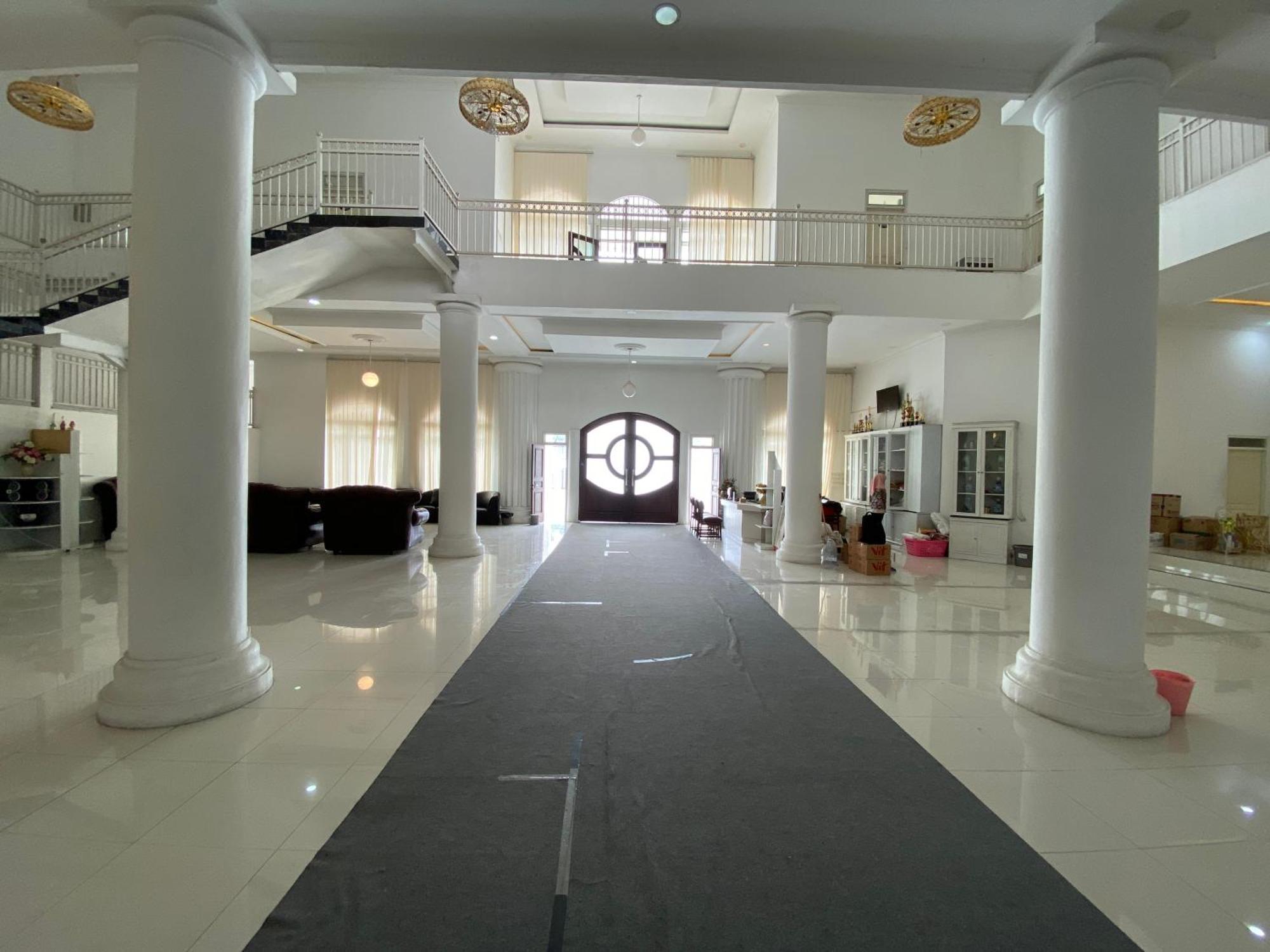 Griya Rw Family Guest House Redpartner Surakarta  Bagian luar foto