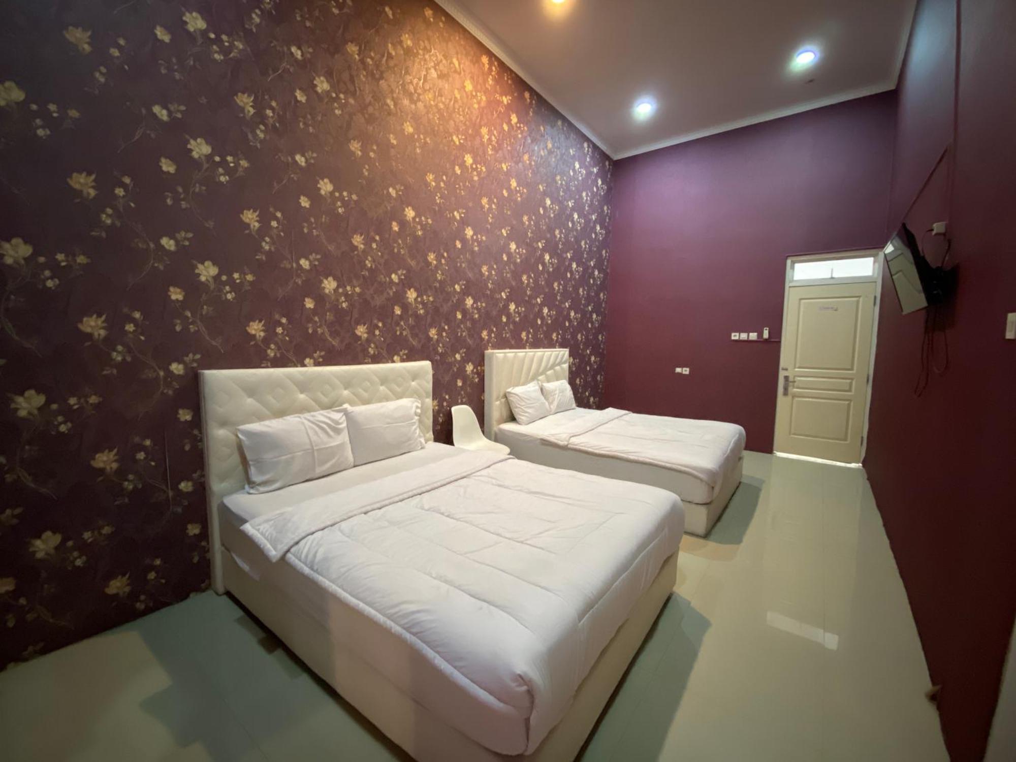 Griya Rw Family Guest House Redpartner Surakarta  Bagian luar foto