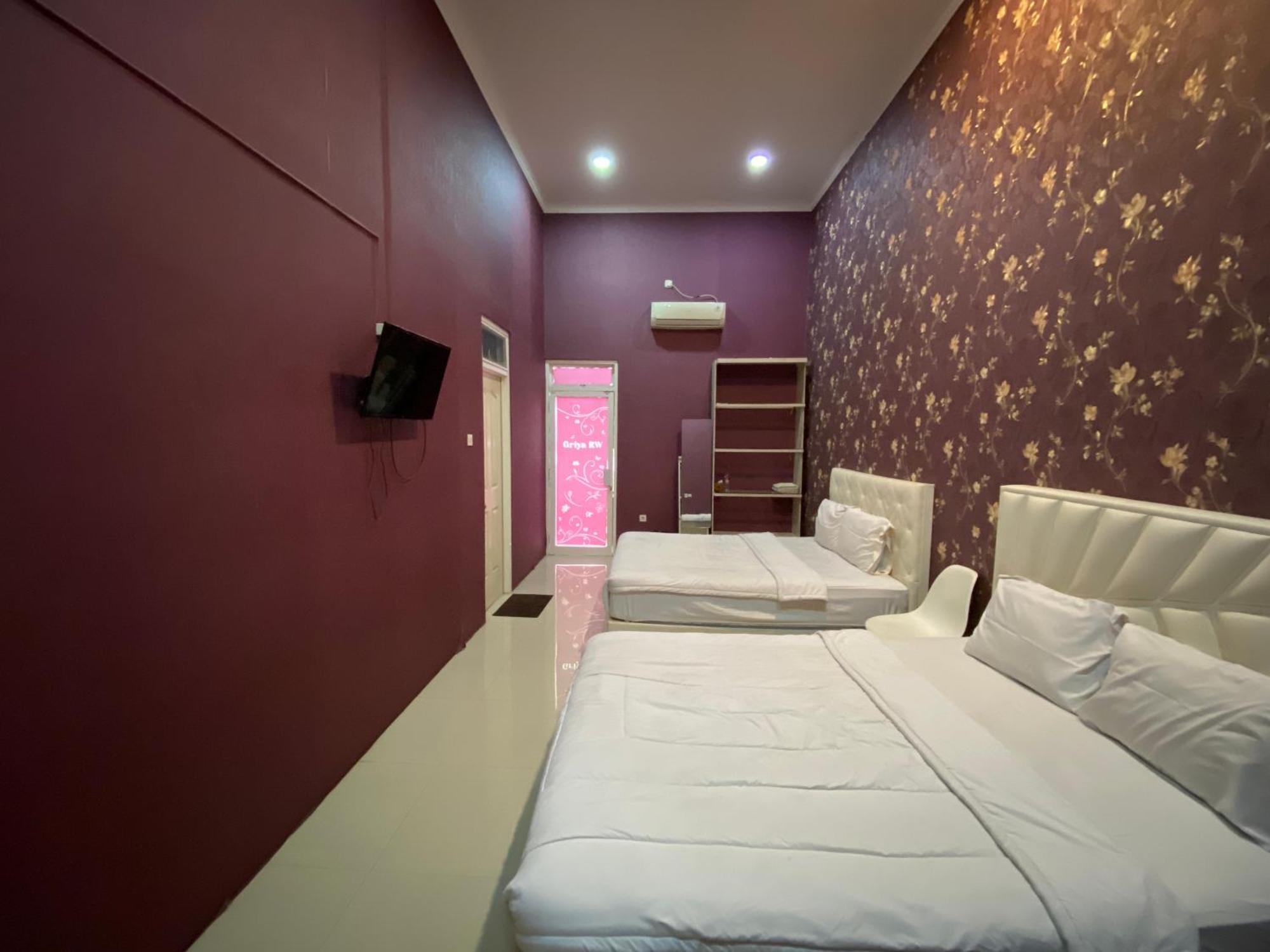 Griya Rw Family Guest House Redpartner Surakarta  Bagian luar foto